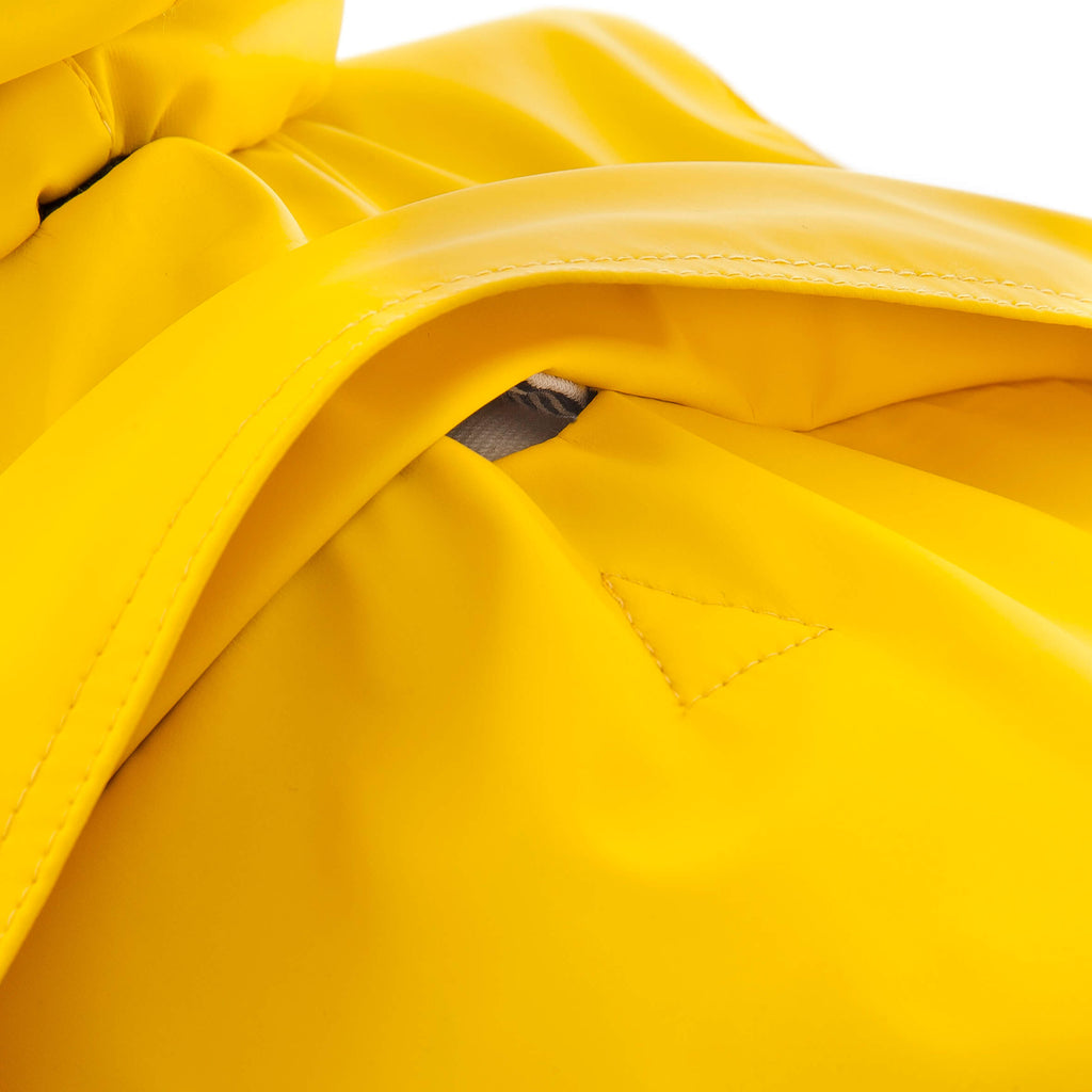 Capa de lluvia amarilla image 3